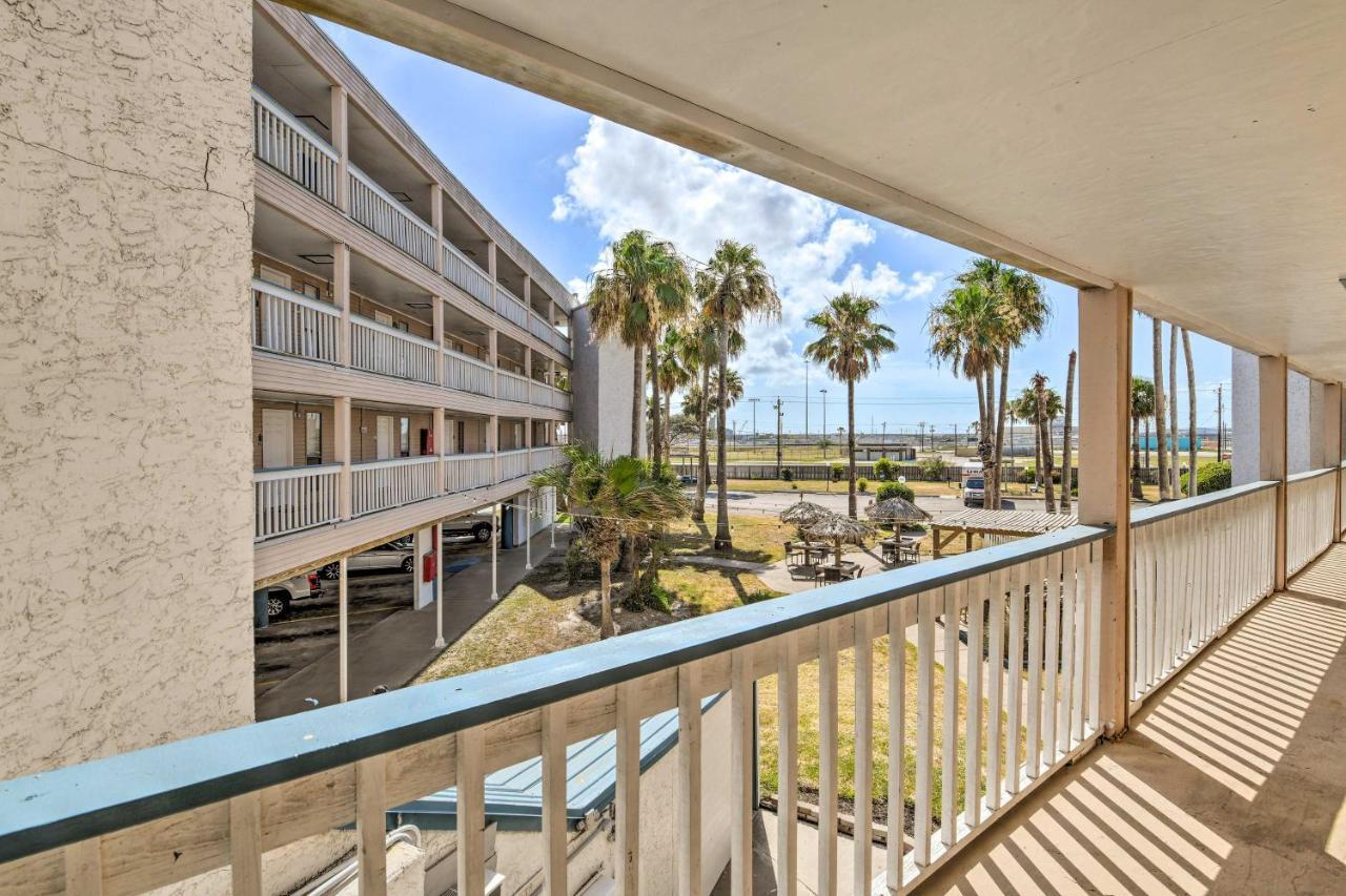 Beachside Corpus Christi Condo With Amenities! Exterior photo